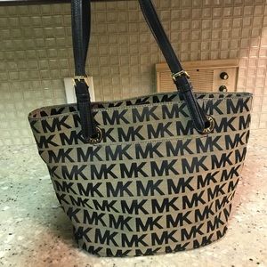 Micheal Kors purse